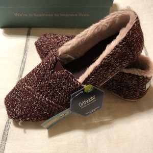 TOMS NWT W8 Burgundy Sweater Alpargata